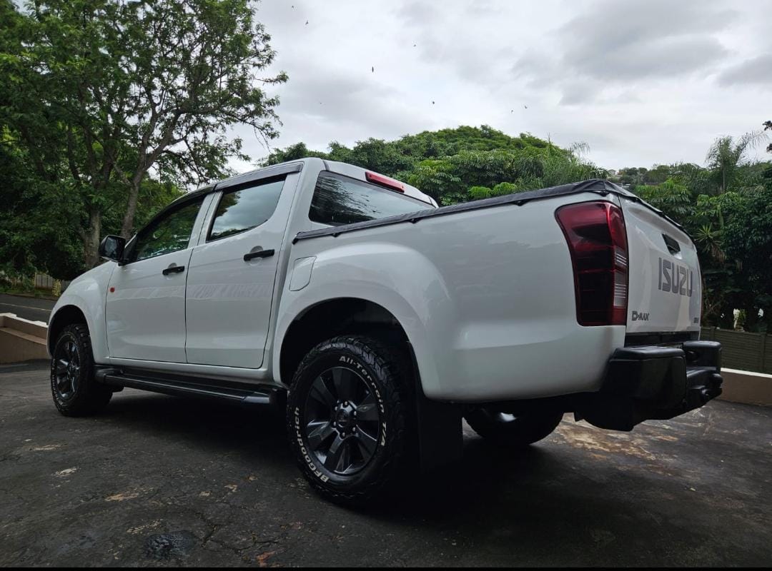 Isuzu dmax 6 gen 2021 bin tarp - Private Seller