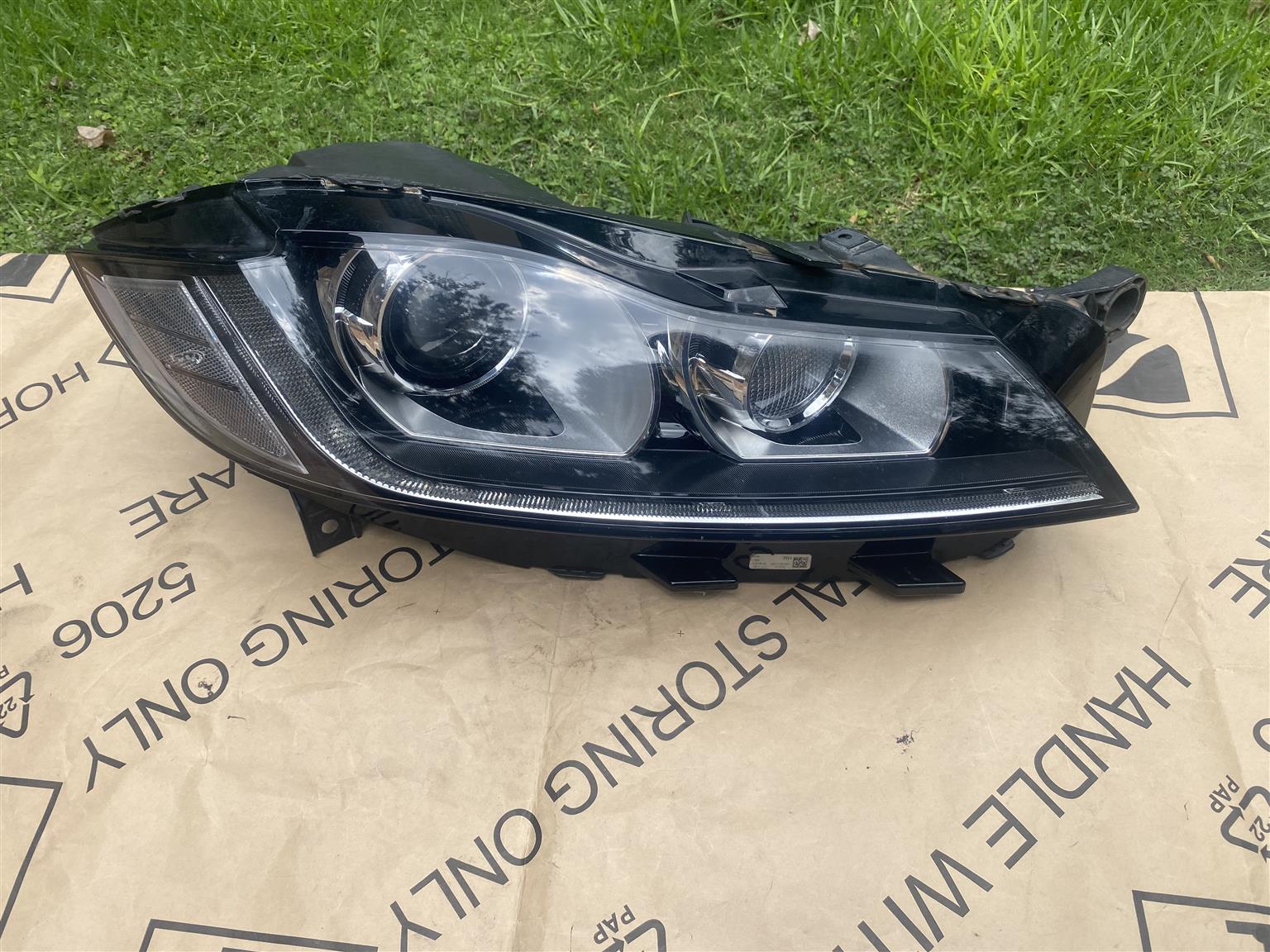 2018 JAGUAR XF X260 XENON HEADLIGHT RIGHT SIDE FOR SALE. IN EXCELLENT CONDITION
