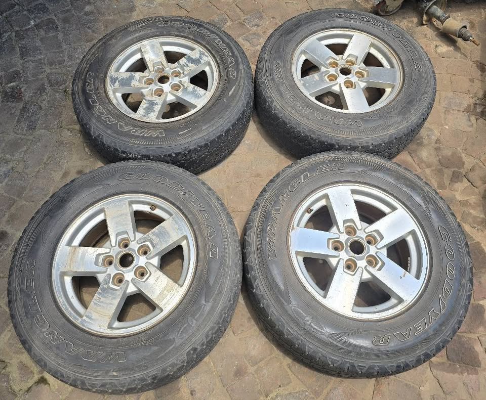 Jeep Mags and Tyres 245/75/R17 For Sale - Private Seller Jeep Mags and Tyres 245/75/R17 For Sale - Private Seller