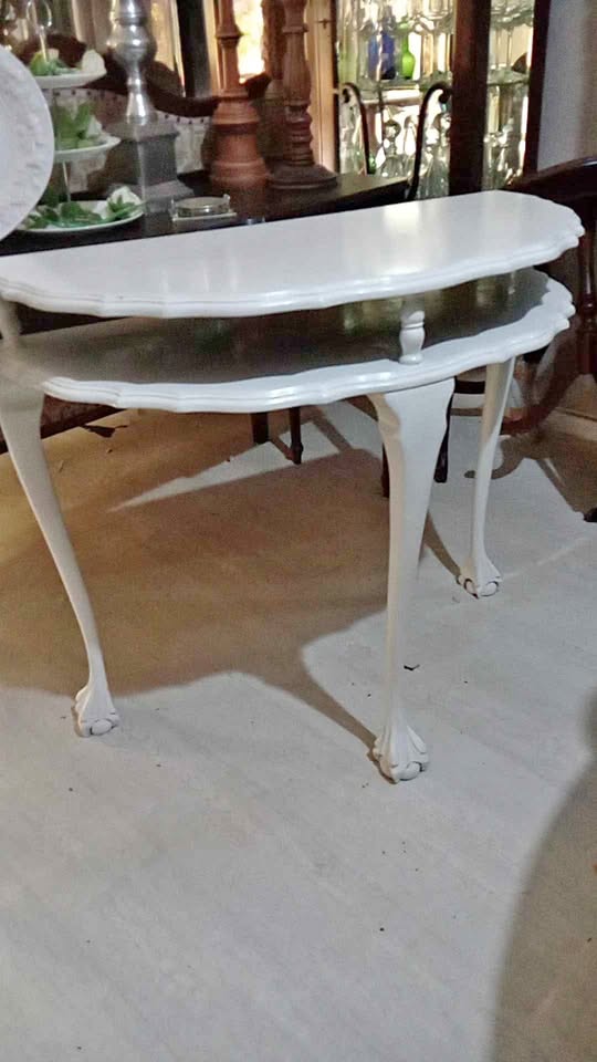Absolutely gorgeous ANTIQUE Original Ball and claw half moon table – shelf detail Absolutely gorgeous ANTIQUE Original Ball and claw half moon table – shelf detail