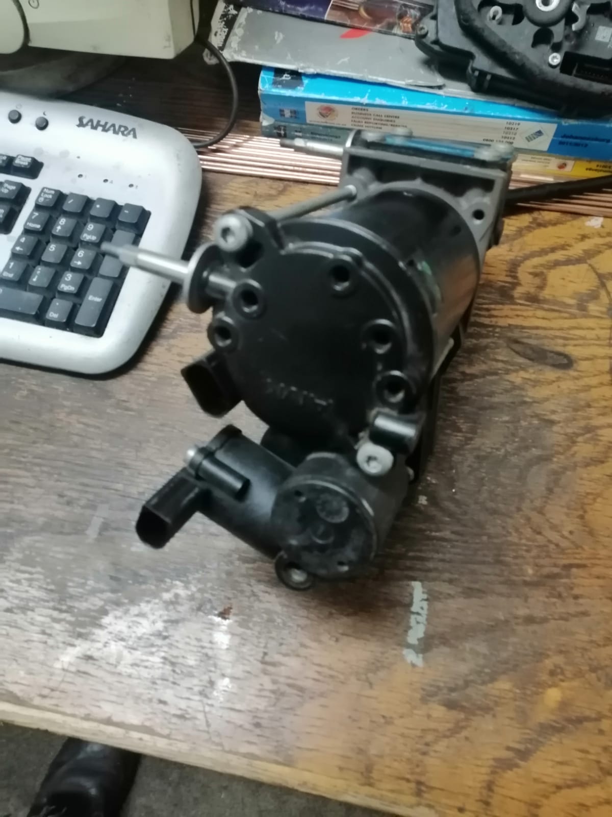 Bmw X5 E70 E71 E72 X6 AMK Air Suspension Compressor Pump - Private Seller