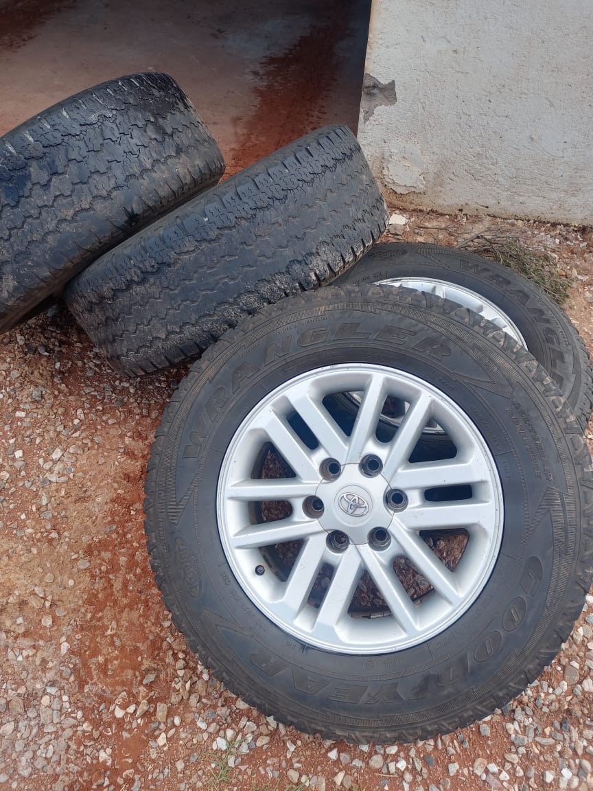 Toyota D4D Rims/Wheels - Private Seller Toyota D4D Rims/Wheels - Private Seller