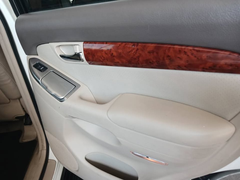 2009 TOYOTA PRADO V6 4.0 4X4  Transmission: Manual  Mileage: 191000km Fueltype: Petrol  White