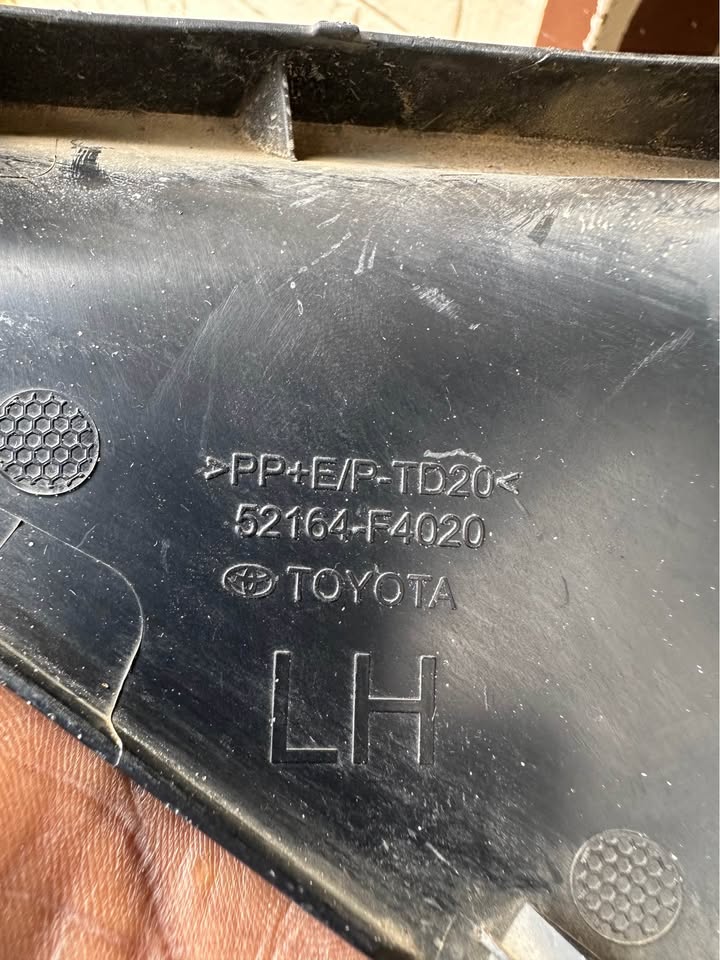 Toyota C-hr left rear bumper piece - Private Seller