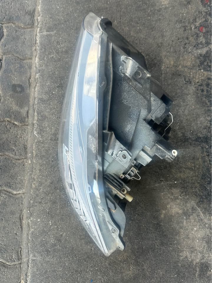 BMW e90 left headlight - Private Seller