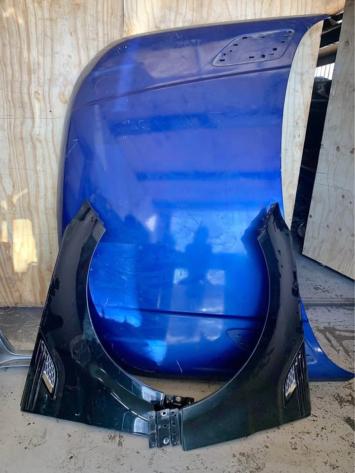 Range Rover sport bonnet and fenders RHS & LHS Range Rover sport bonnet and fenders RHS & LHS