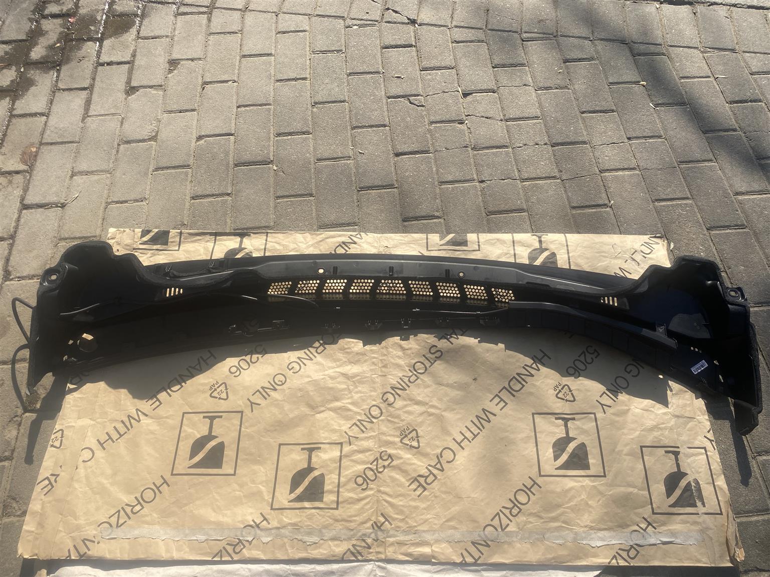 2014 HYUNDAI ELANTRA WINDSCREEN WIPER COWLING FOR SALE