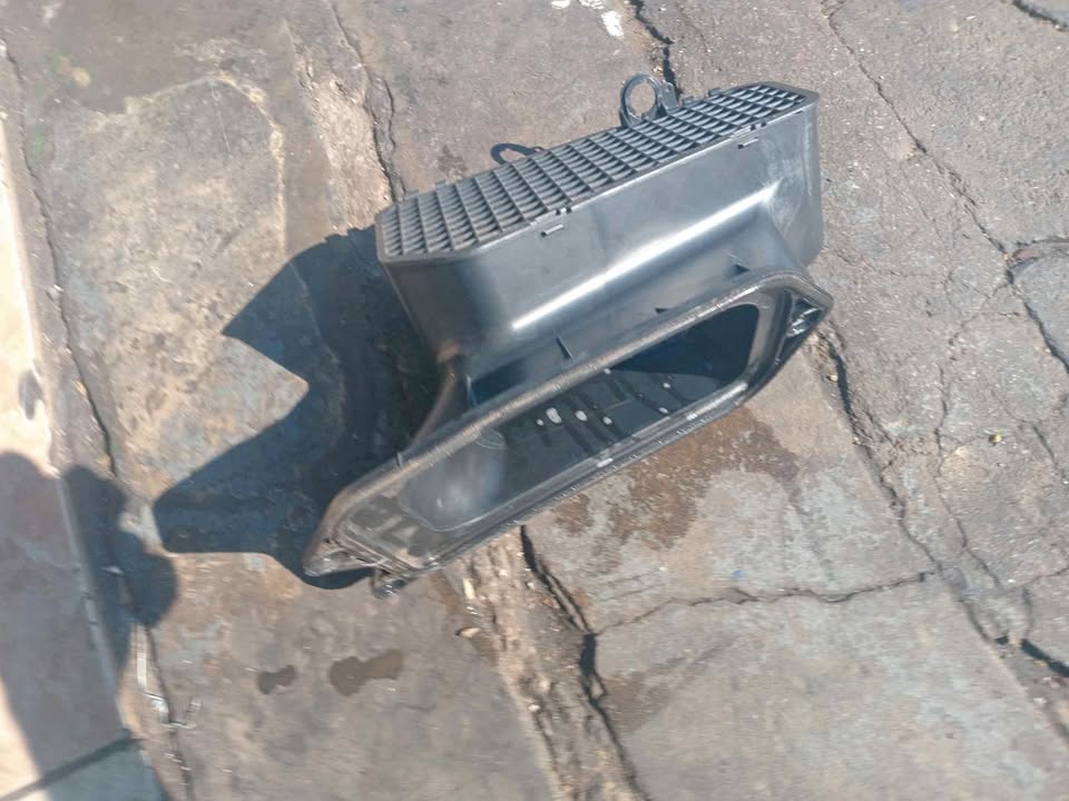 Used Front Air Intake Duct (Part Number 8K2819904) for 2011 AUDI A4 1.8T AMBITION - Private Seller Used Front Air Intake Duct (Part Number 8K2819904) for 2011 AUDI A4 1.8T AMBITION - Private Seller