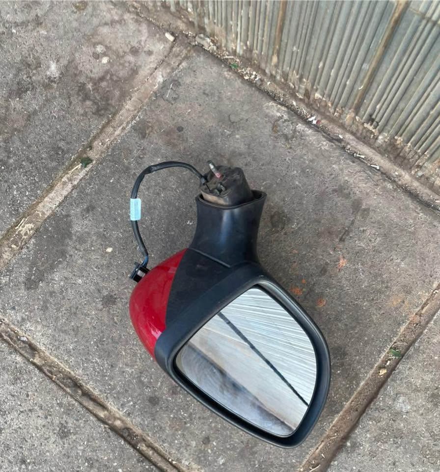 Renault Clio 4 side mirror - Private Seller Renault Clio 4 side mirror - Private Seller