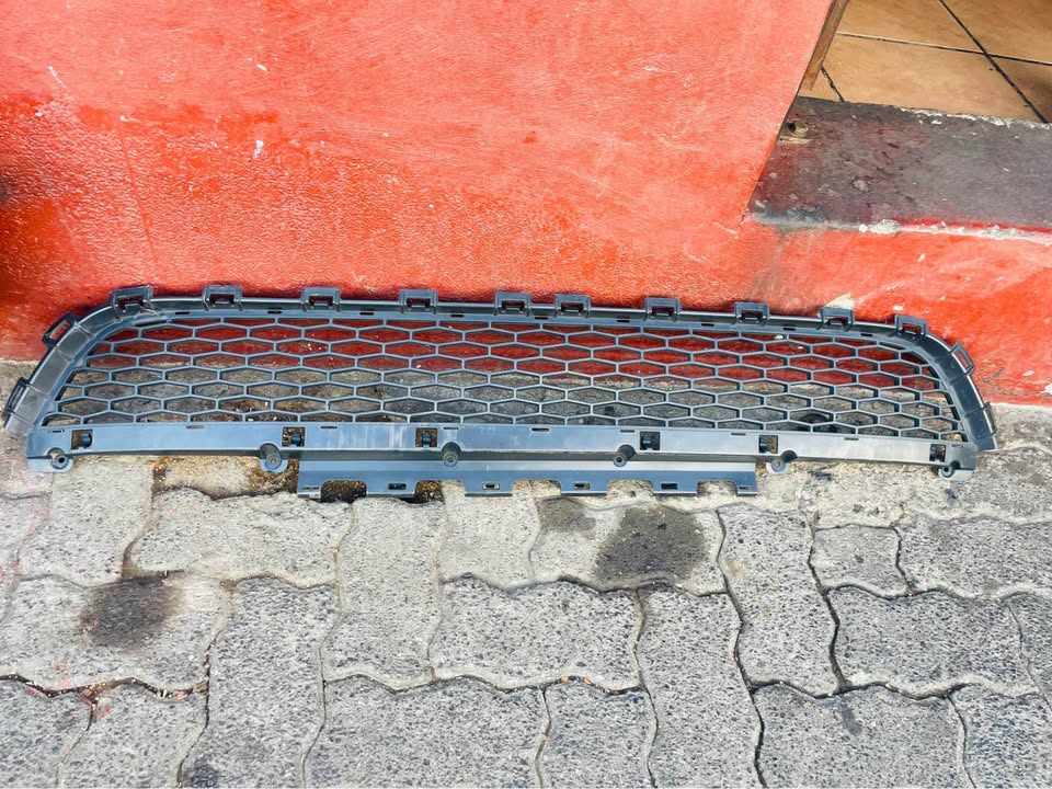 Land Rover Discovery Sport L550 grill 2015/16 - Private Seller