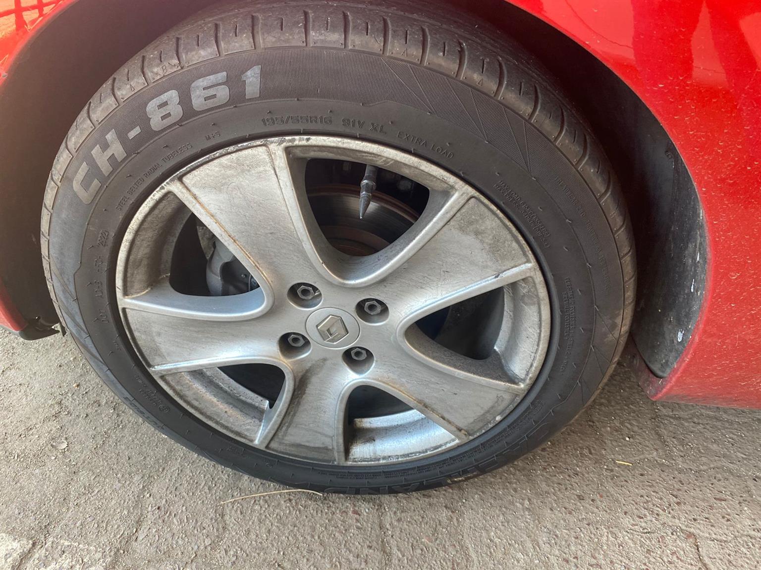 Renault mags and tyres “16” - Private Seller