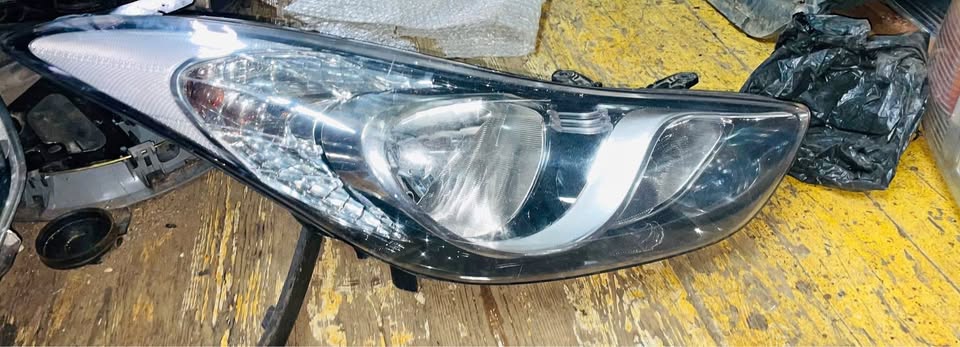 Hyundai Elantra headlight 2010/15 - Private Seller Hyundai Elantra headlight 2010/15 - Private Seller