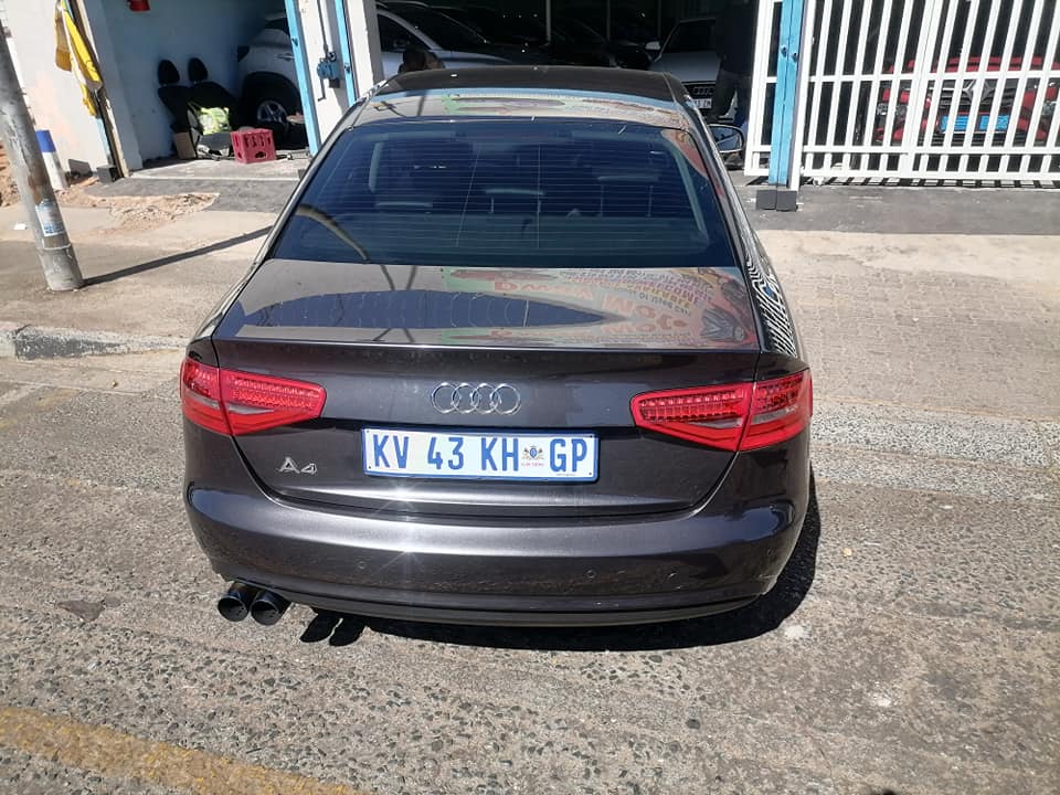 2014 Audi A4 2.0 TDI Sedan Automatic with a leather seat and Spare key
