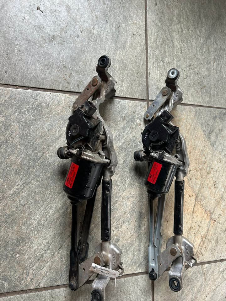 Hyundai Accent 2010 up wiper motor and megs available Call or whatsapp - Private Seller