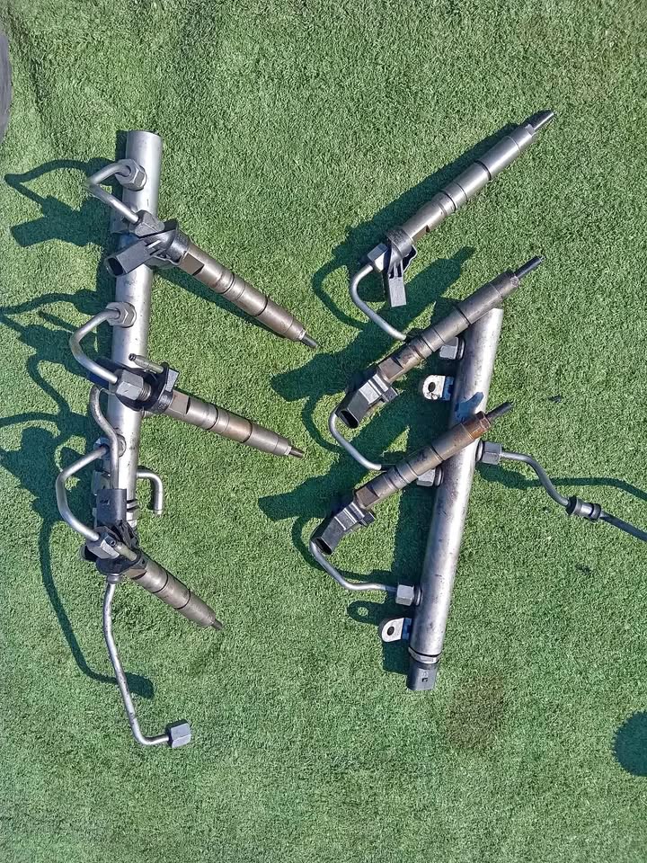 MERCEDES BENZ OM642 3.0 DIESEL ENGINE INJECTORS AND RAIL FOR SALE W164/ SPRINTER /W204 /W212/ VITO MERCEDES BENZ OM642 3.0 DIESEL ENGINE INJECTORS AND RAIL FOR SALE W164/ SPRINTER /W204 /W212/ VITO