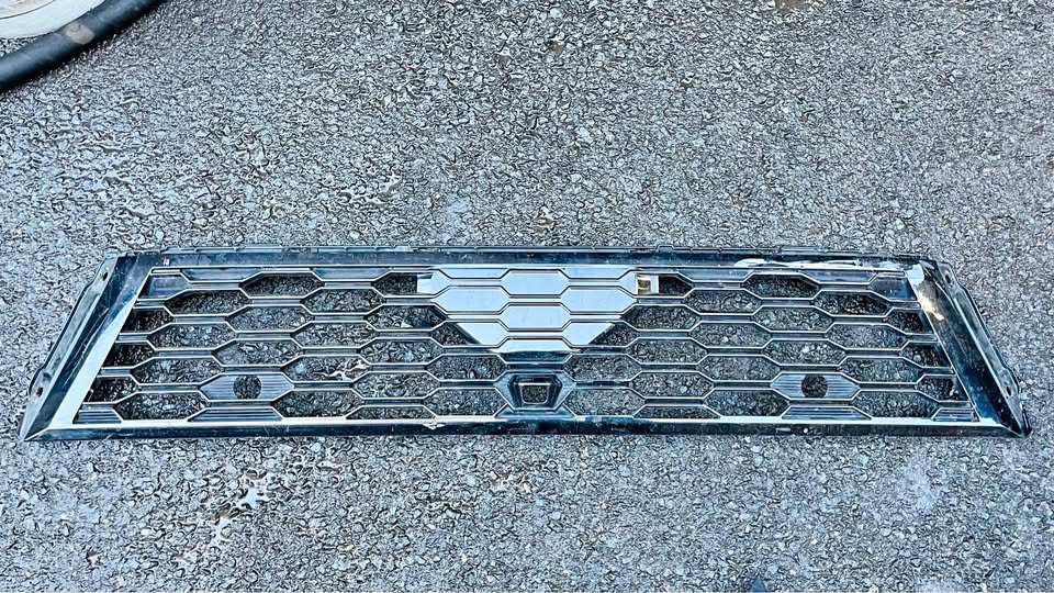 Mitsubishi Eclipse Cross grill 2021/23 - Private Seller Mitsubishi Eclipse Cross grill 2021/23 - Private Seller