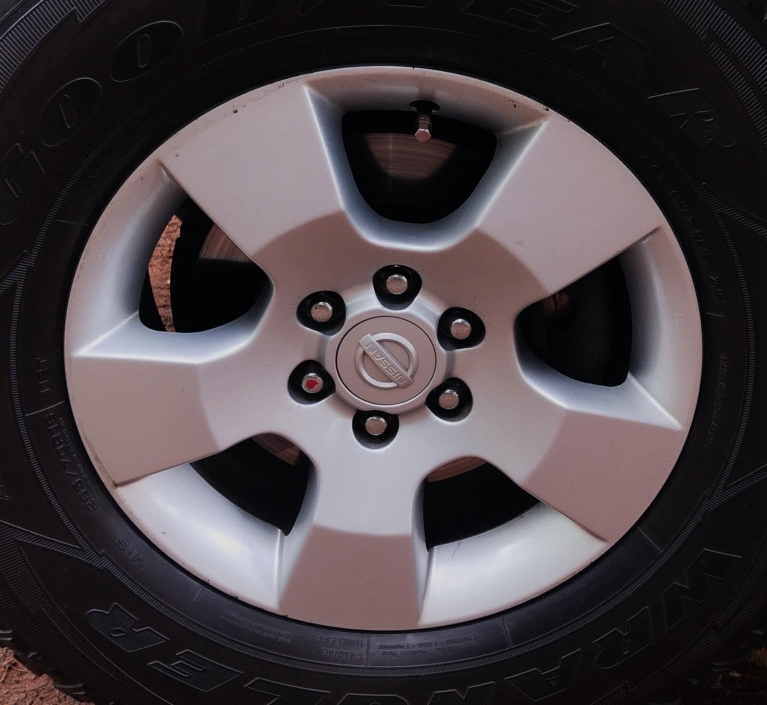 2012 Nissan Navara original OEM rims - Private Seller