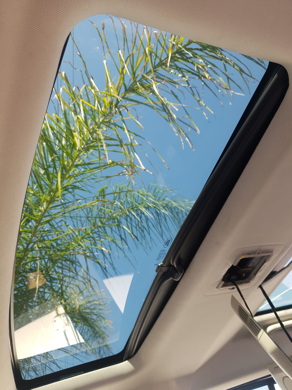 2013 Discovery 4 TDV6 SE Sunroof and Panoramic Available