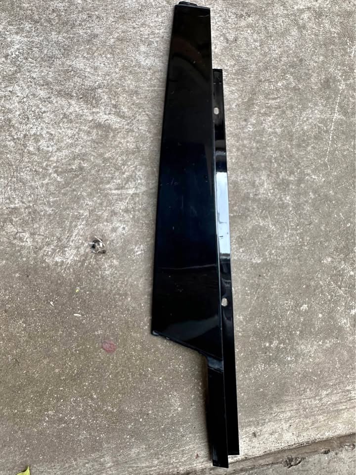 BMW F10 F11 Front Right Door Column B Pillar Cover High Gloss - Private Seller BMW F10 F11 Front Right Door Column B Pillar Cover High Gloss - Private Seller