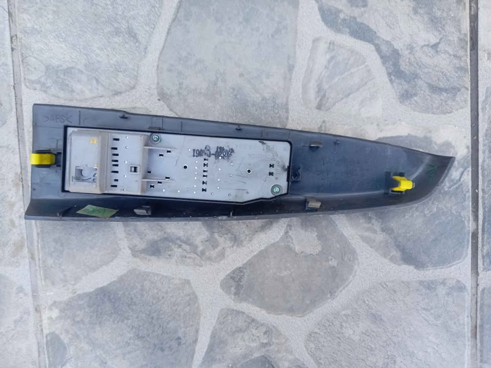 Toyota Fortuner, Toyota Hilux Window Switch - Private Seller Toyota Fortuner, Toyota Hilux Window Switch - Private Seller