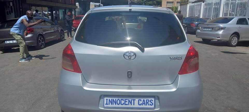 2007 TOYOTA YARIS T3, MANUAL TRANSMISSION, SILVER COLOUR 103000KM