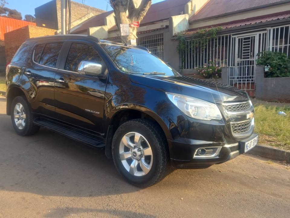 2013 Chevrolet Trailblazer LTZ DURAMAX 2.8 DIESEL, Manual, Black, 7seater 115000kms