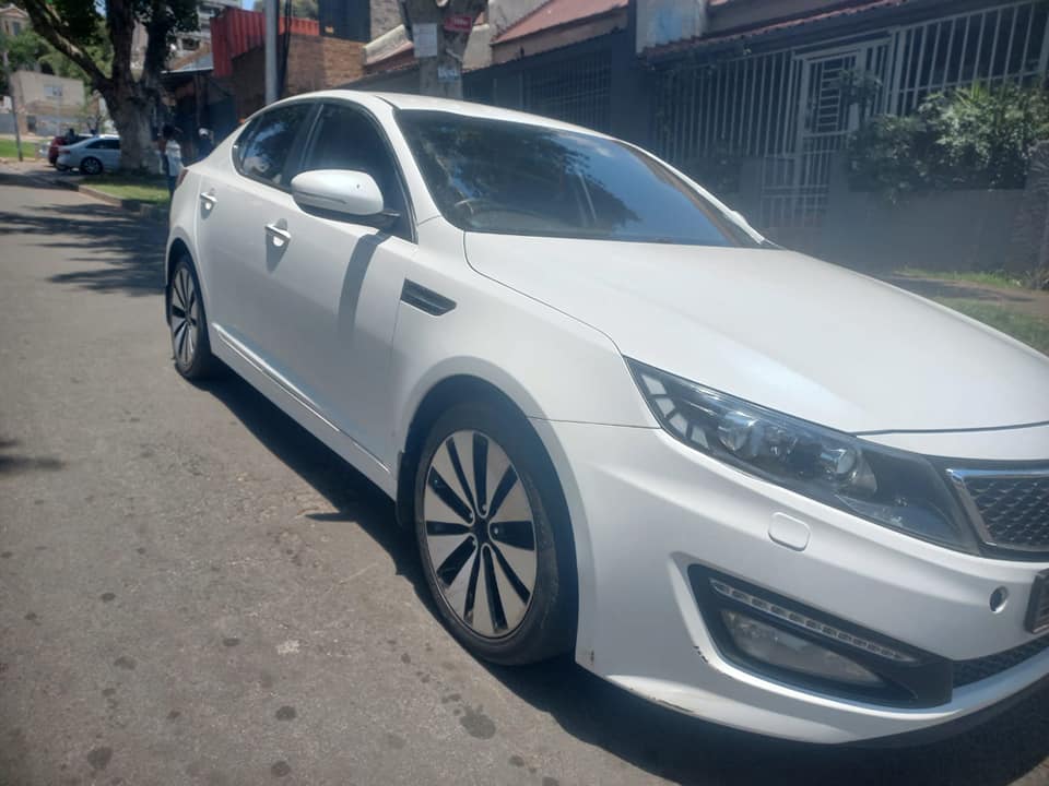 2013 KIA OPTIMA SEDAN 2.4 PETROL, AUTOMATIC, WHITE COLOR, MILEAGE 77000KMS