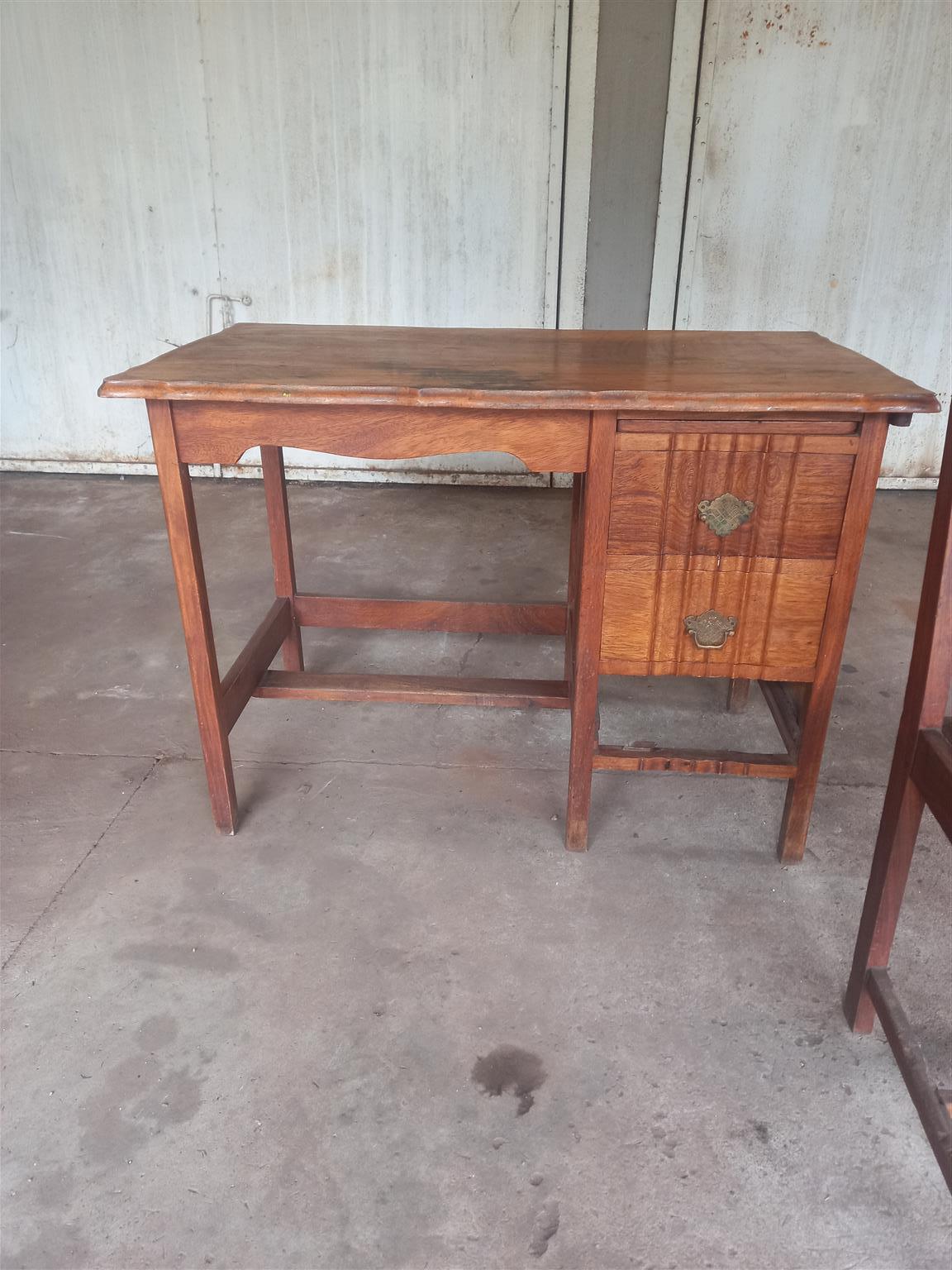 Desk and chair (Solid oak) Desk and chair (Solid oak)