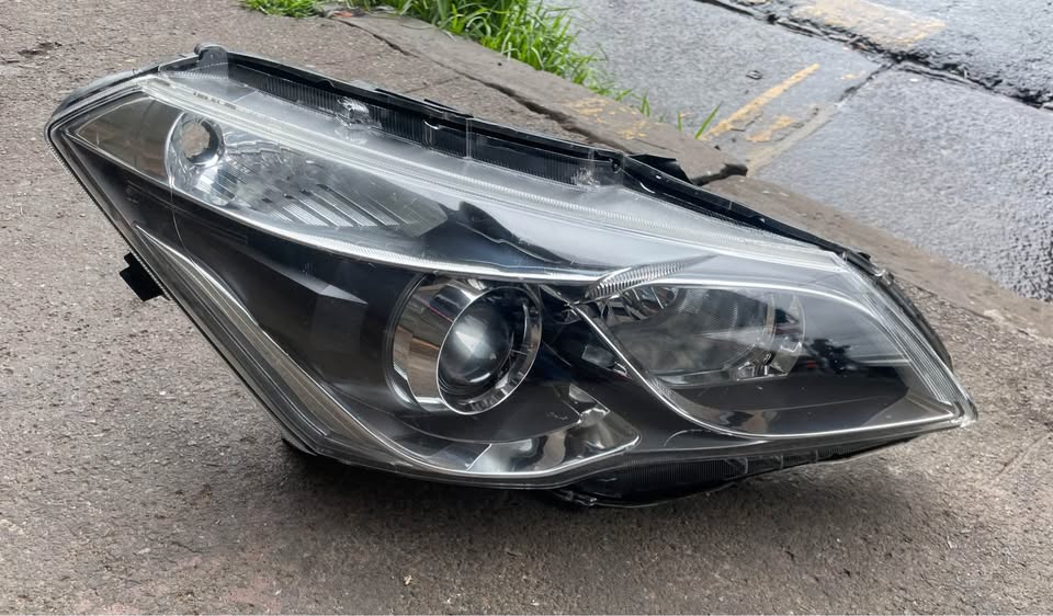 Suzuki Ciaz 2022 Headlight Rightside Call or Dm - Private Seller Suzuki Ciaz 2022 Headlight Rightside Call or Dm - Private Seller