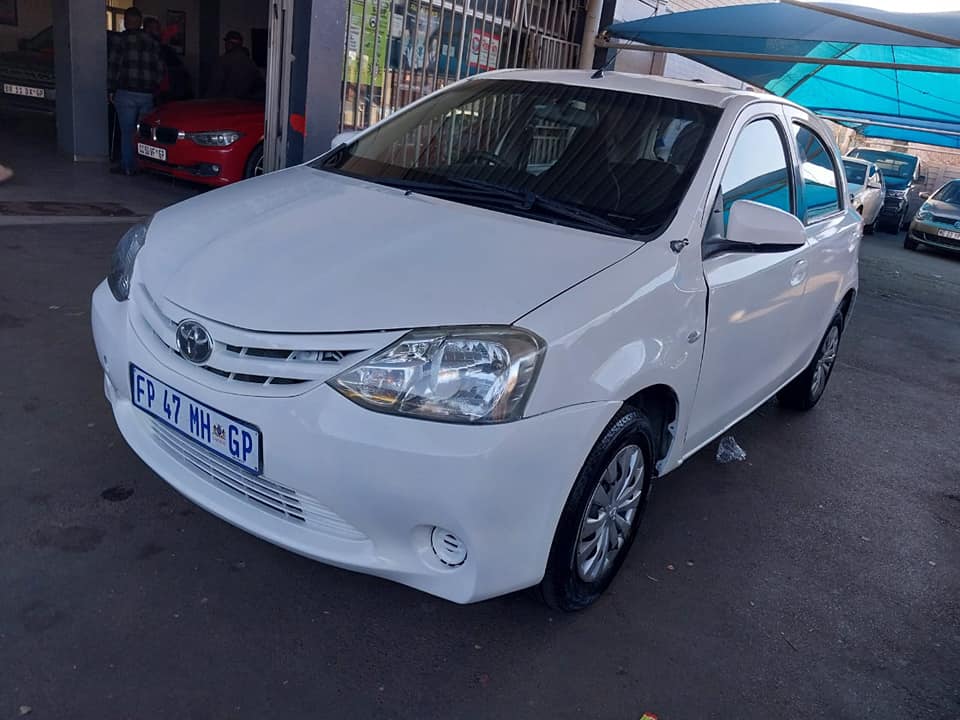 2016 TOYOTA ETIOS 1.5 HATCH BACK 85 000KM MANUEL PETROL
