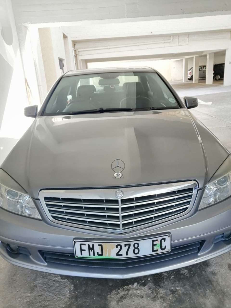 W204 Mercedes Benz Grill for Sale in Joburg North (Bramley) - Private Seller W204 Mercedes Benz Grill for Sale in Joburg North (Bramley) - Private Seller