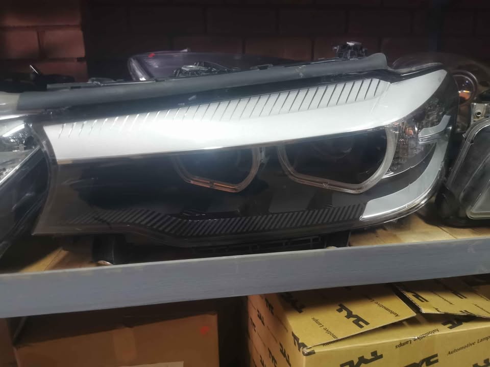 BMW 5 series G30 left headlight - Private Seller BMW 5 series G30 left headlight - Private Seller