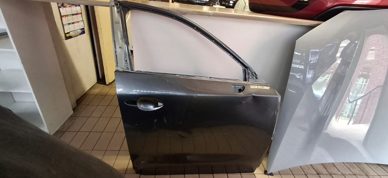 2018 MAZDA CX5 FRONT RIGHT DOOR FOR SALE - Private Seller 2018 MAZDA CX5 FRONT RIGHT DOOR FOR SALE - Private Seller