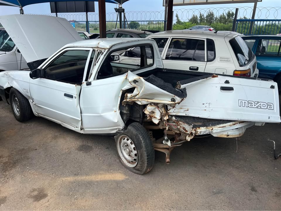 MAZDA RUSTLER 1.6 STRIPPING FOR PARTS CALL OR WHATSAPP  or - Private Seller