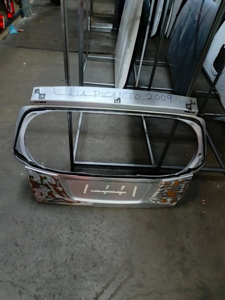 Kia picanto 2009 tailgate - Private Seller Kia picanto 2009 tailgate - Private Seller