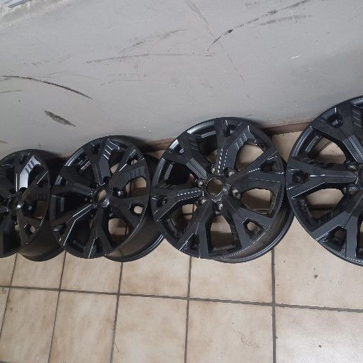 All black iszuz 2022/23 model