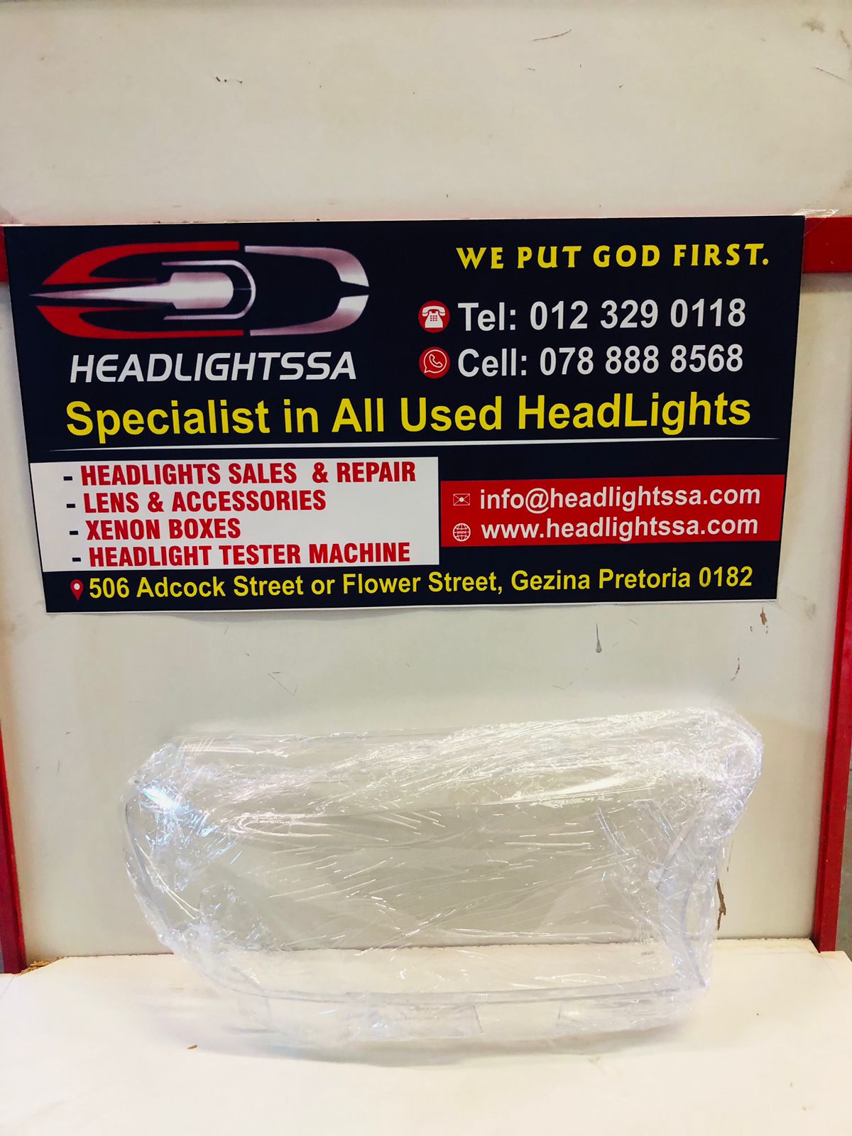 Ford Everest right side headlight lens (2016) - Private Seller Ford Everest right side headlight lens (2016) - Private Seller