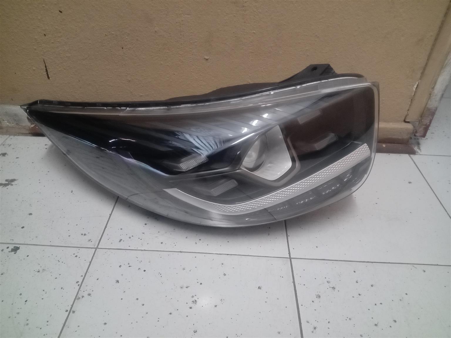 Kia Picanto headlight - Private Seller