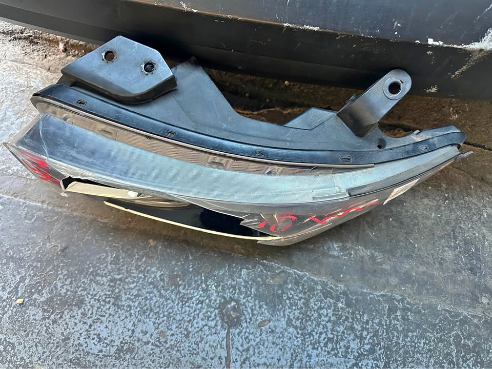 Haval h1 left side headlight for spares - Private Seller Haval h1 left side headlight for spares - Private Seller
