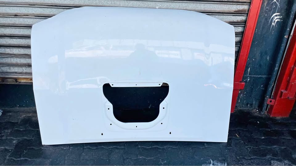 Nissan NP300 bonnet - Private Seller Nissan NP300 bonnet - Private Seller