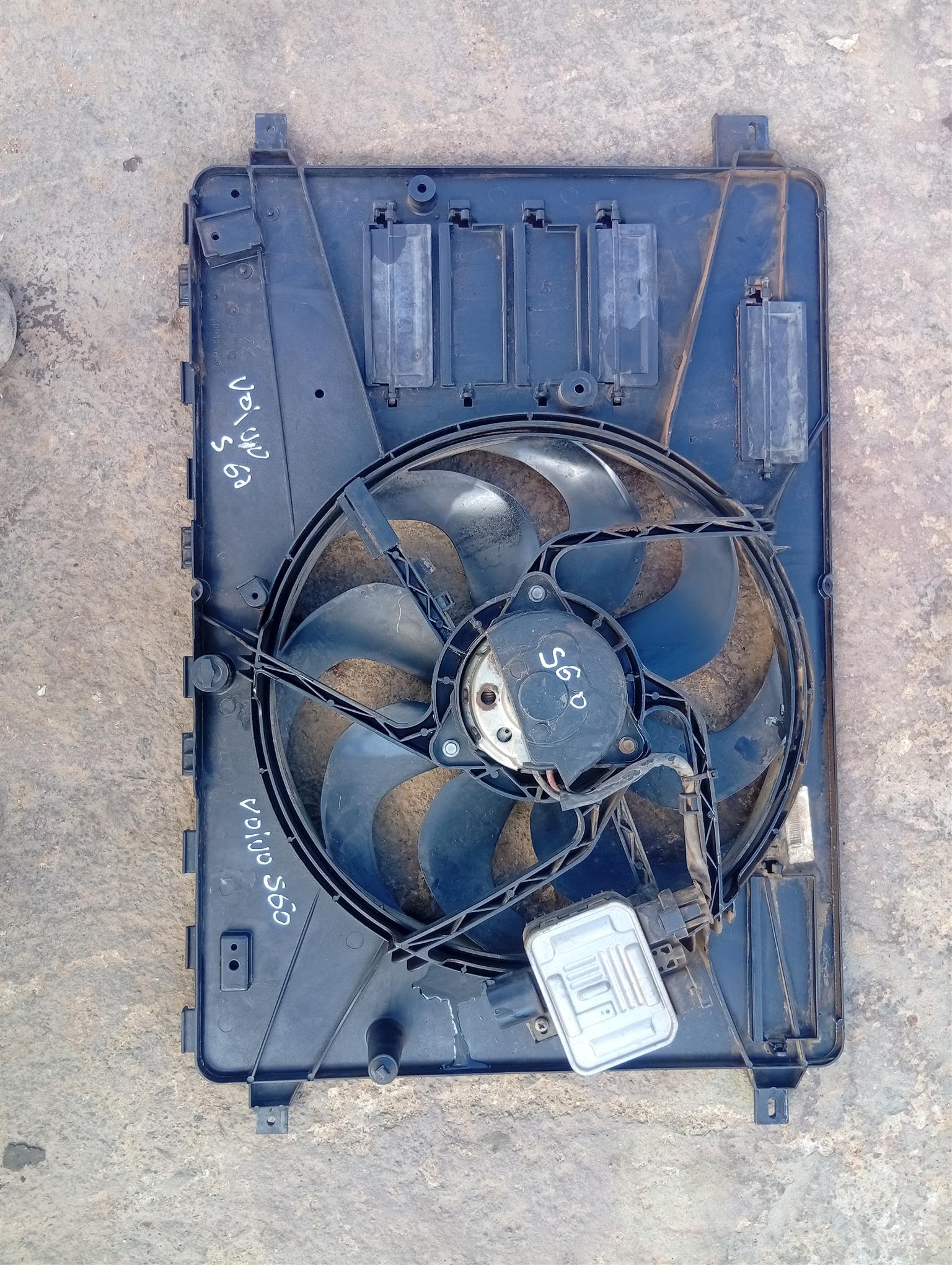 2011-2015 Volvo S60 radiator fan 12v - Private Seller 2011-2015 Volvo S60 radiator fan 12v - Private Seller