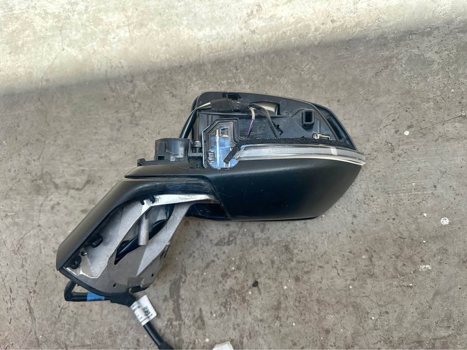 Haval h6 and Jolion left mirror glass and frame - Private Seller Haval h6 and Jolion left mirror glass and frame - Private Seller