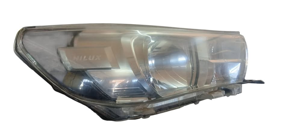 TOYOTA HILUX GD6 RIGHT FRONT HEADLIGHT FOR SALE - Private Seller TOYOTA HILUX GD6 RIGHT FRONT HEADLIGHT FOR SALE - Private Seller