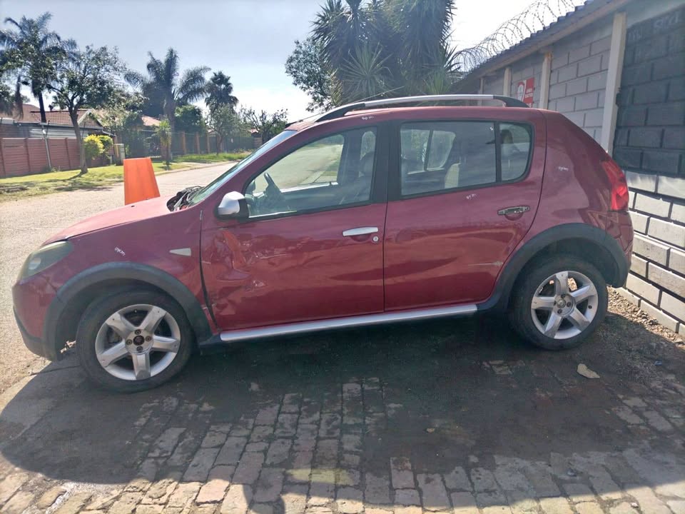 Renault Sandero Stepway stripping for spares - Private Seller Renault Sandero Stepway stripping for spares - Private Seller
