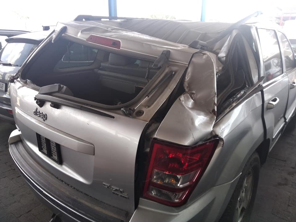 Jeep grand Cherokee 5.7L Hemi accident , engine starts - Private Seller Jeep grand Cherokee 5.7L Hemi accident , engine starts - Private Seller