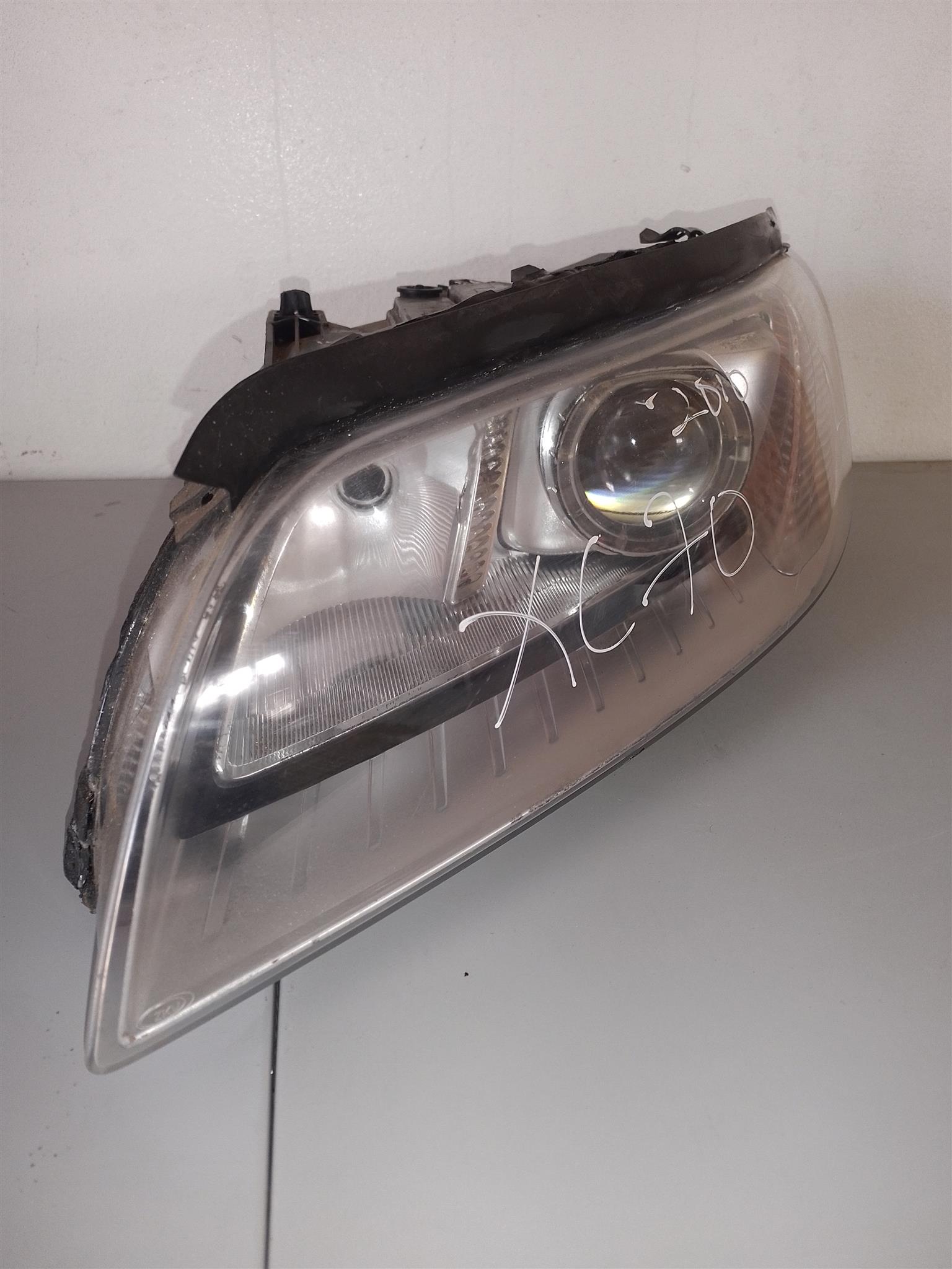 VOLVO XC70 2010 LEFT HEAD LIGHT FOR SALE (DELIVERY AVAILABLE NATION WIDE) - Private Seller VOLVO XC70 2010 LEFT HEAD LIGHT FOR SALE (DELIVERY AVAILABLE NATION WIDE) - Private Seller