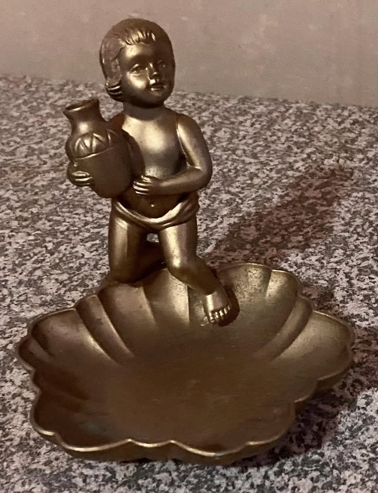 Vintage plastic cherub soap dish