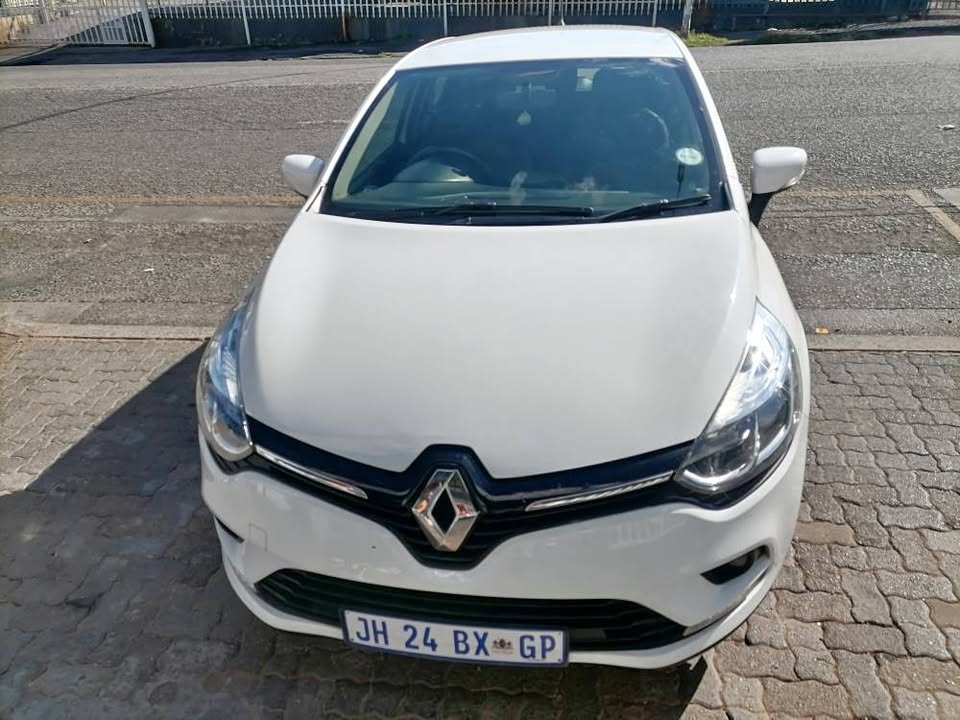 2019 Renault Clio 900T Turbo with a Nice interior seat and Service book