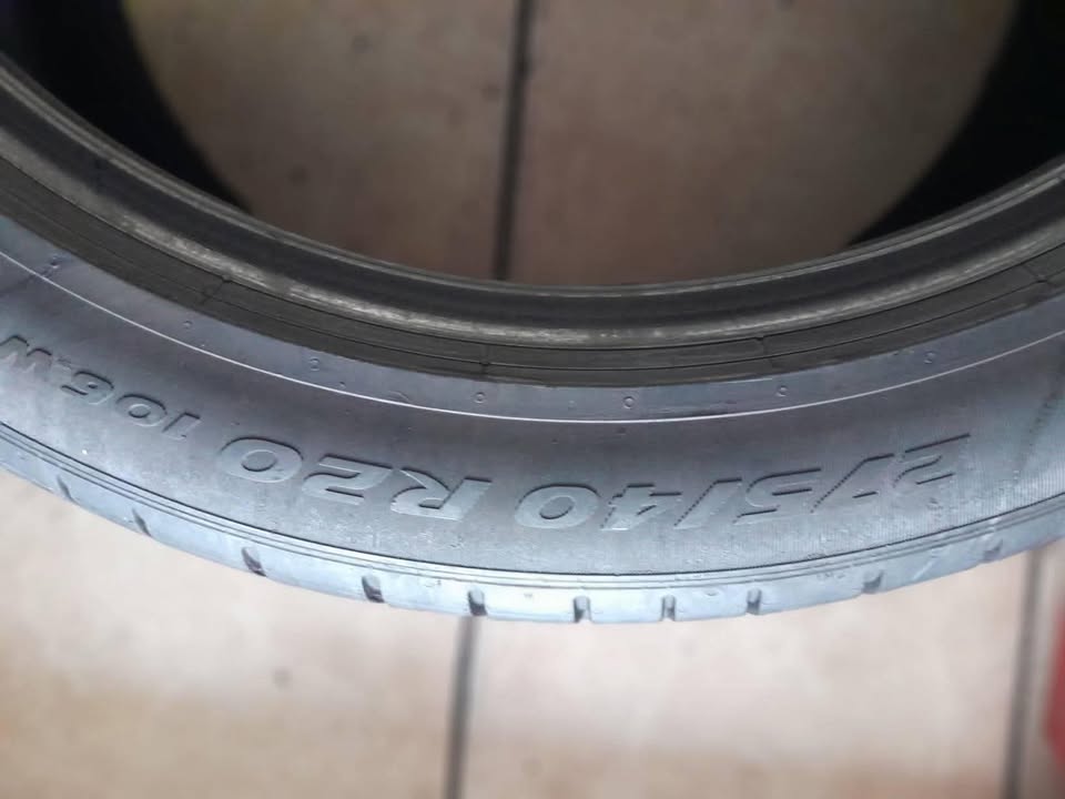 A set of (315/35/20) and(275/40/20) pirelli runflat tyres in very good condition - Private Seller A set of (315/35/20) and(275/40/20) pirelli runflat tyres in very good condition - Private Seller