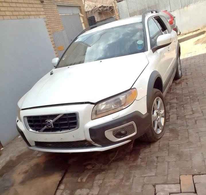 Volvo XC90, XC70, XC60,S40,S80,s60 Engines,Gearboxes,Suspensions,and Bodyparts Available - Private Seller